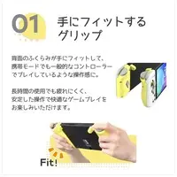 Nintendo Switch - Video Game Accessories (グリップコントローラー FIT アプリコットレッド)