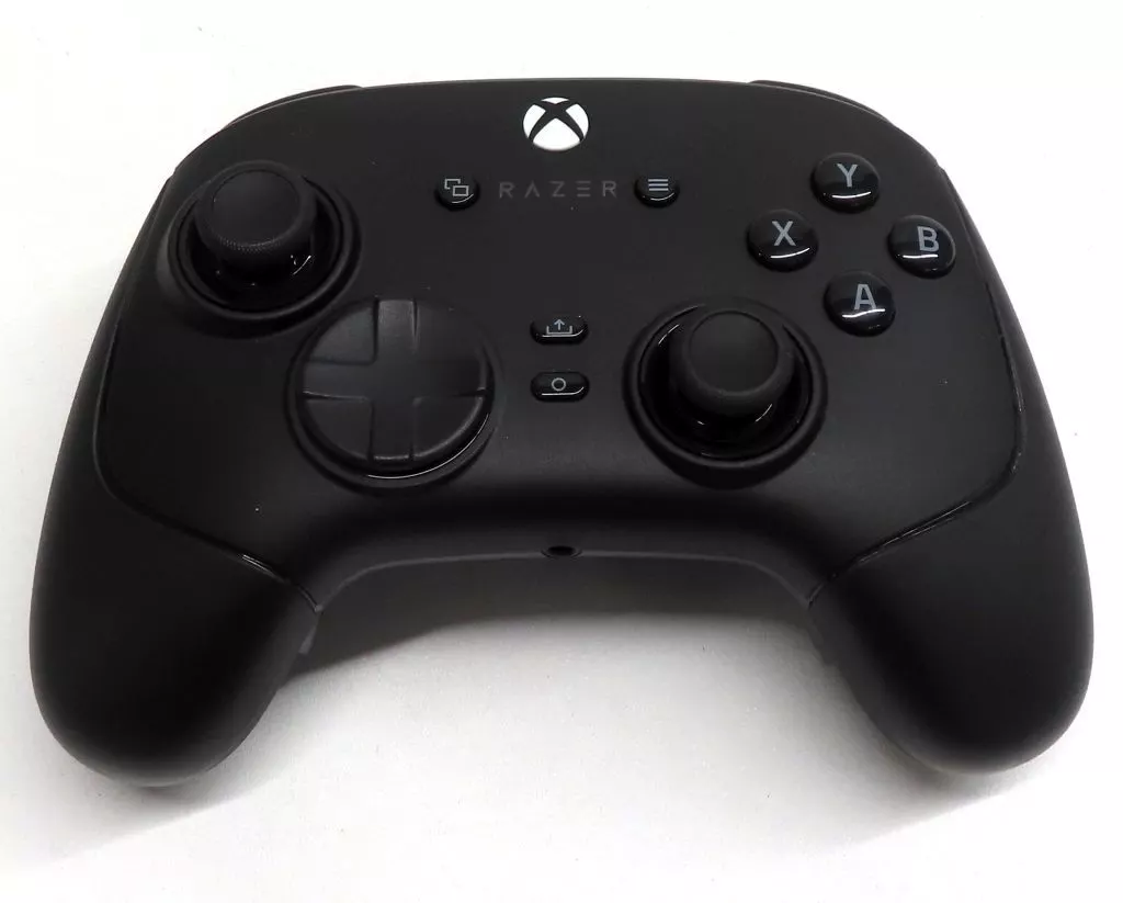 Xbox - Video Game Accessories - Game Controller (RAZER Wolverine V3 PRO[RZ06-05200100-R3M1])
